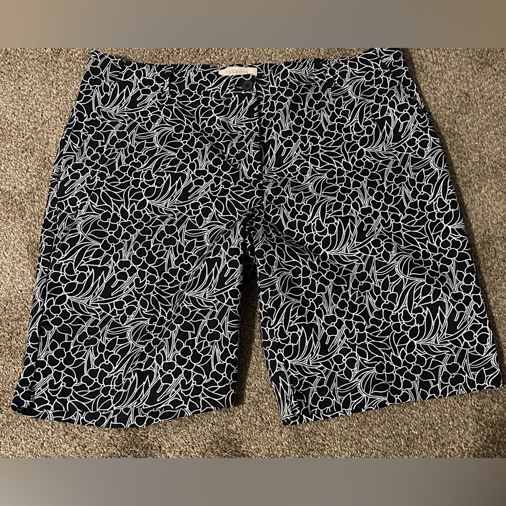TALBOTS size 16 Black and White Shorts with Bold Pattern